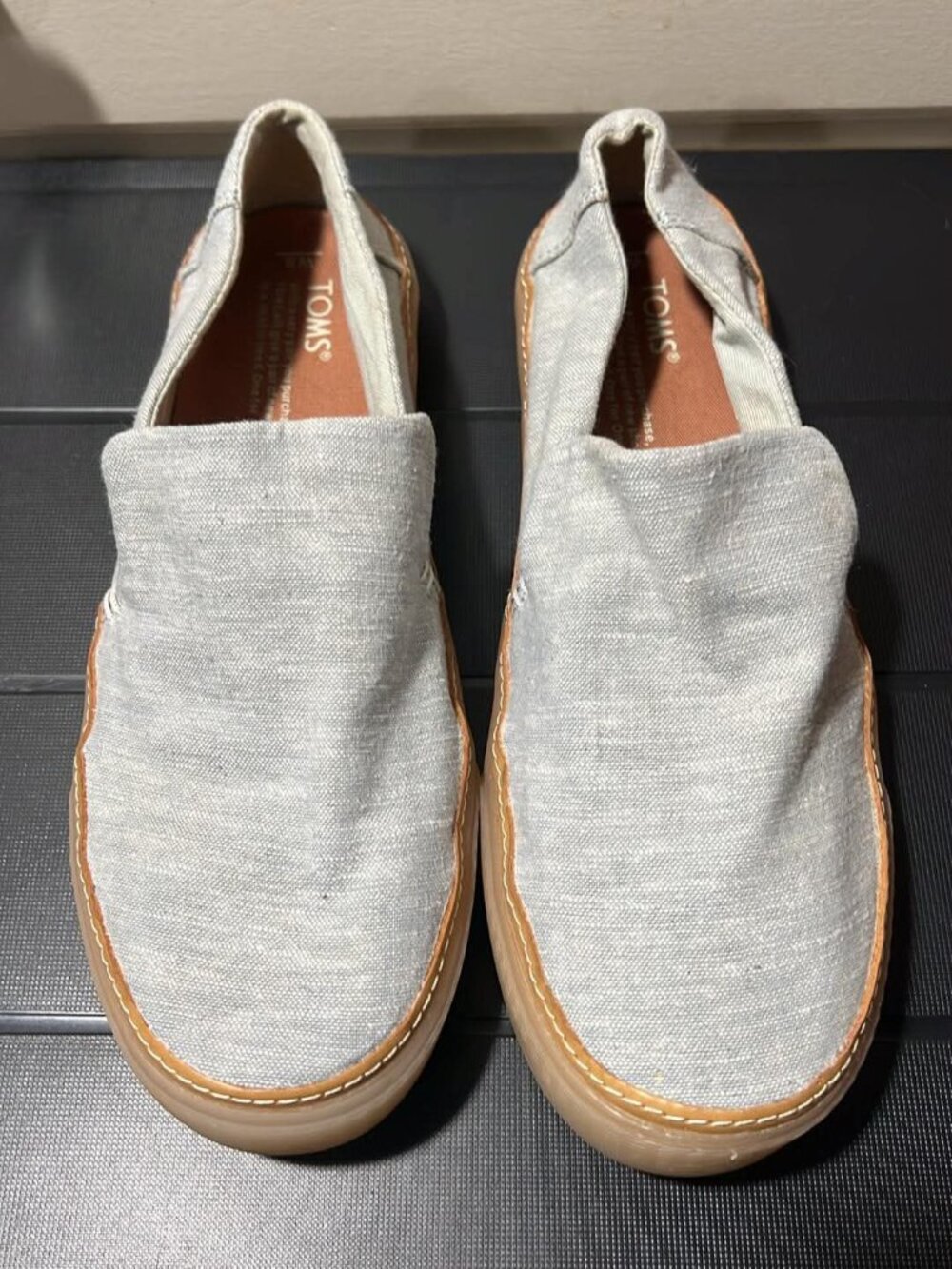 TOMS Classic Light Gray Slip‑On Shoes Women’s 8 — Like New